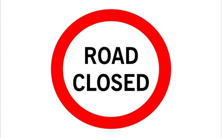 ROAD CLOSED BANNER 1,200 x 750mm - Kiwi Workgear